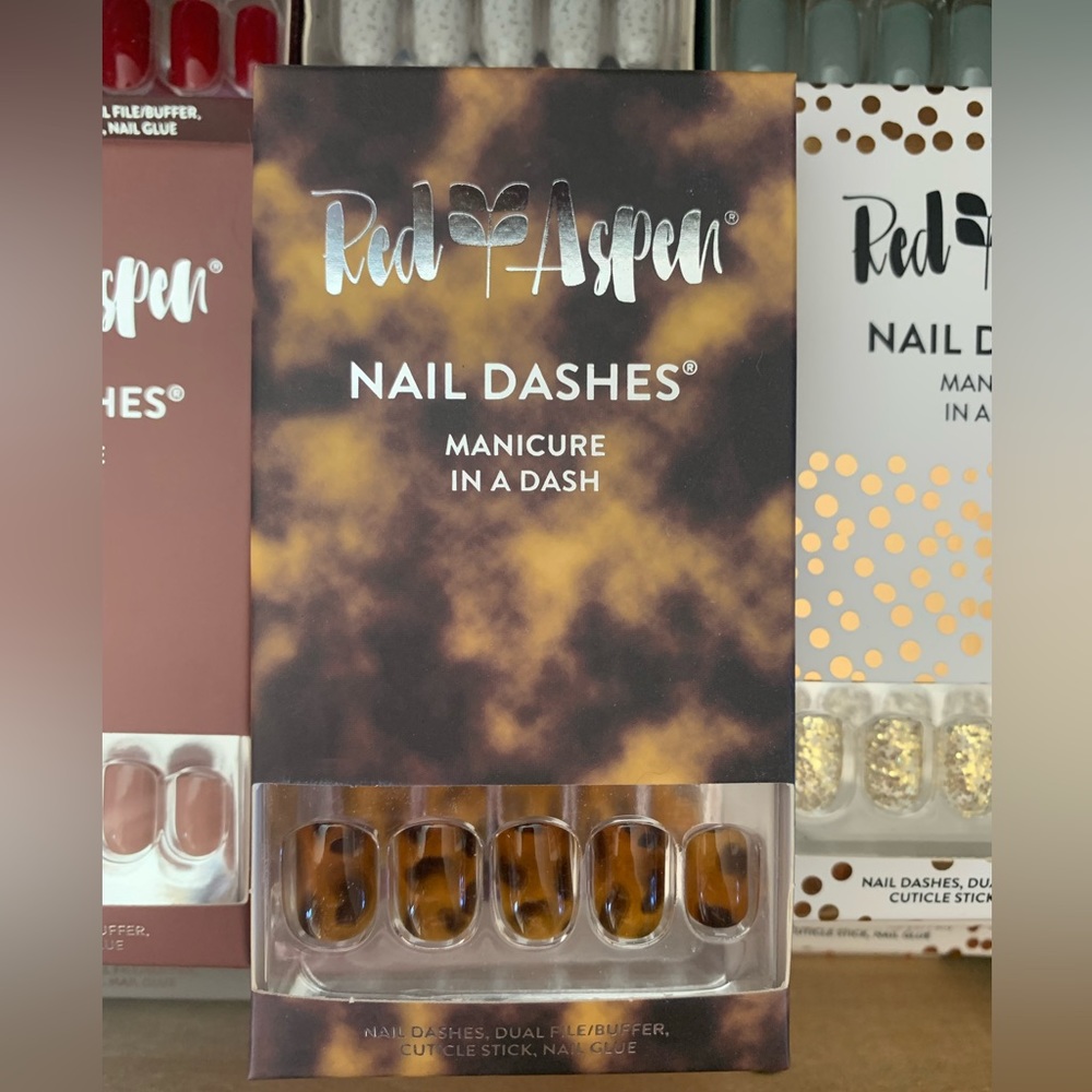 Red Aspen nail dashes (Trina’s Tortoise Shell)